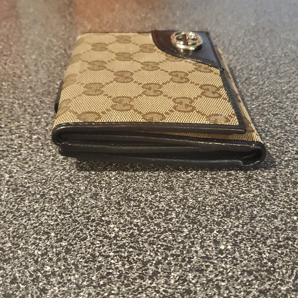 Gucci wallet monogram